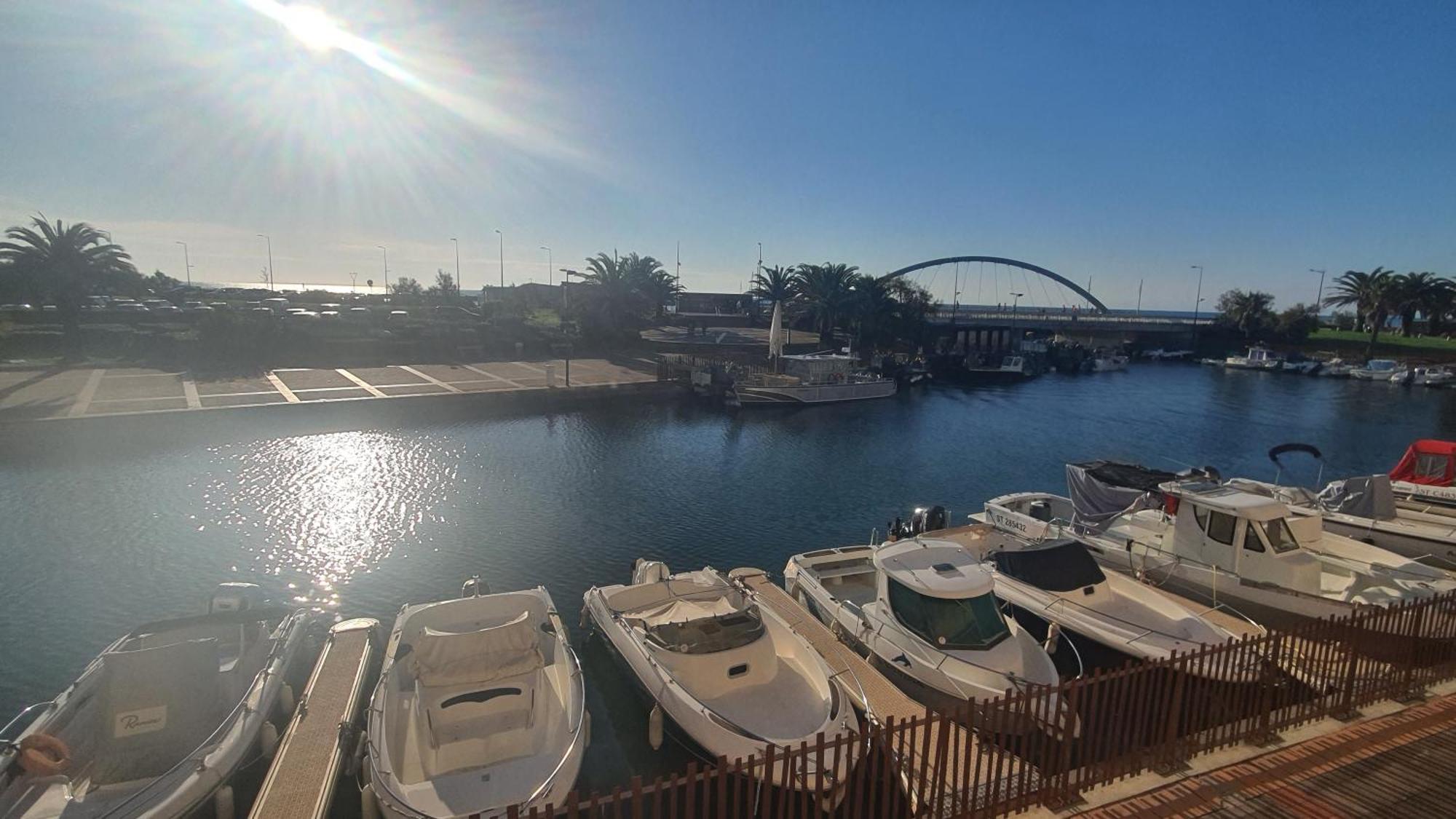 2 Pieces, Vue Sur Le Canal, - Coeur De * Sete